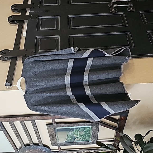 ARTISAN NY Poncho Ruana Wrap.  Large Poly Wool Blend - Picture 3 of 11